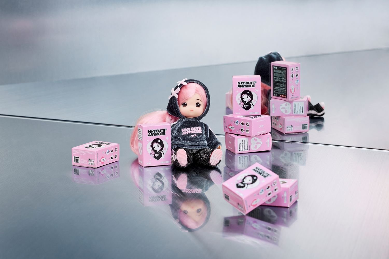 ILLIT、1st Single Album 'NOT CUTE ANYMORE'の「Little Mimi」コラボ