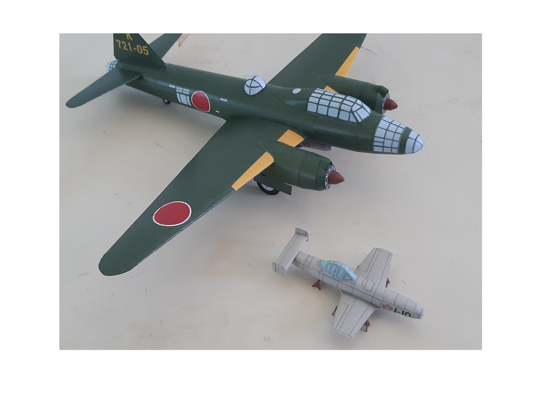 1/100 Mitsubishi G4M2 and Yokosuka MXY-7 Paper Model - EcardModels