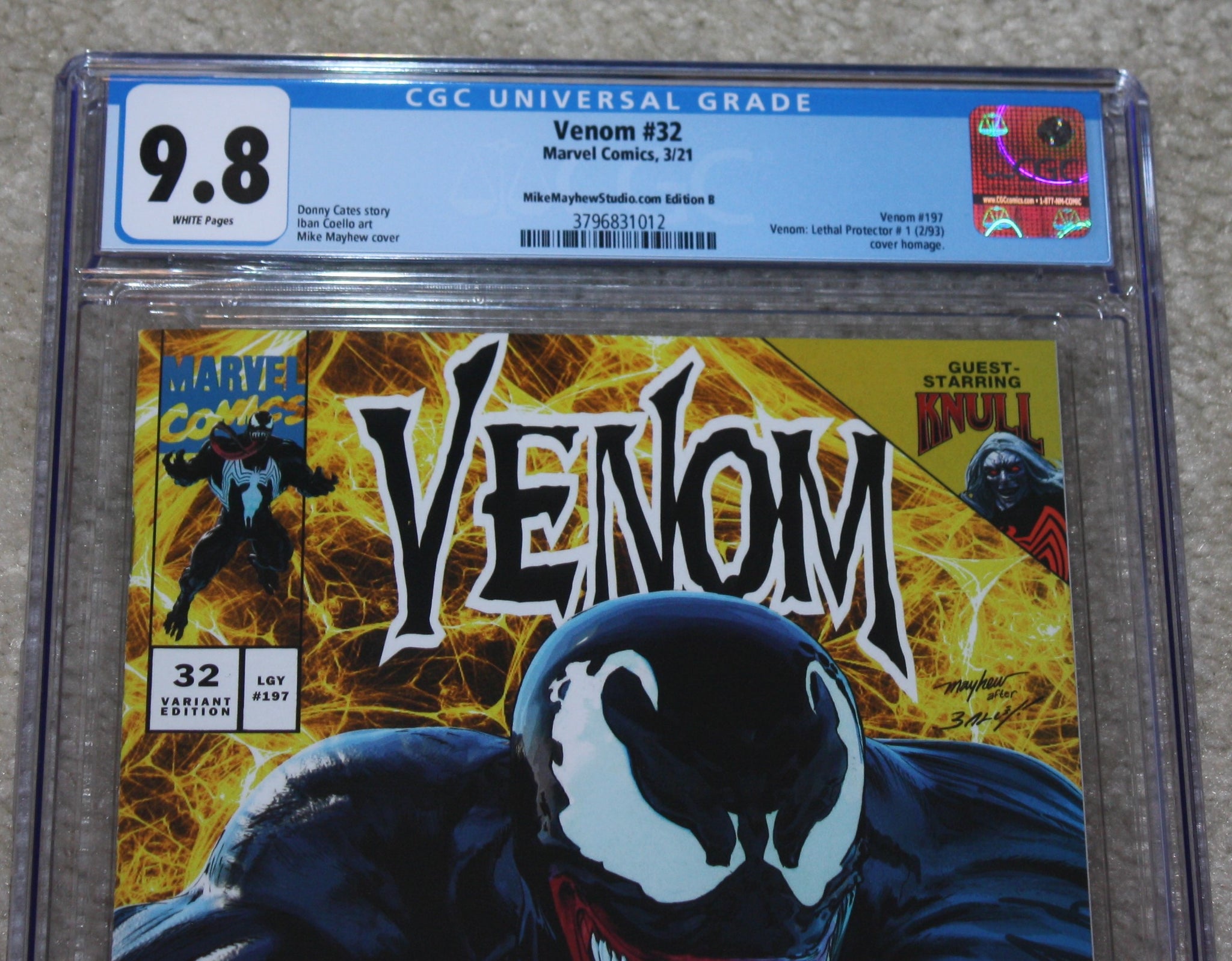VENOM #32 CGC 9.8 MIKE MAYHEW LETHAL PROTECTOR #1 HOMAGE GOLD