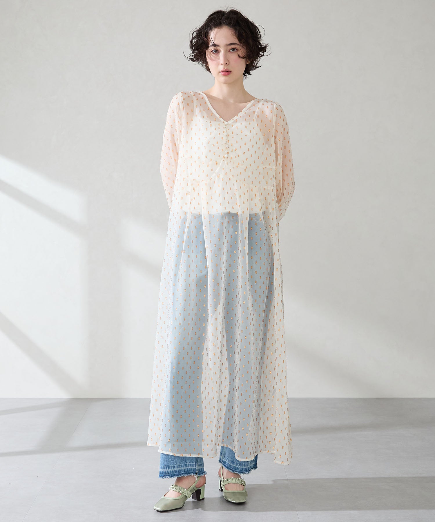 カタログ掲載アイテム】パール×シアーバックストラップパンプス/56309