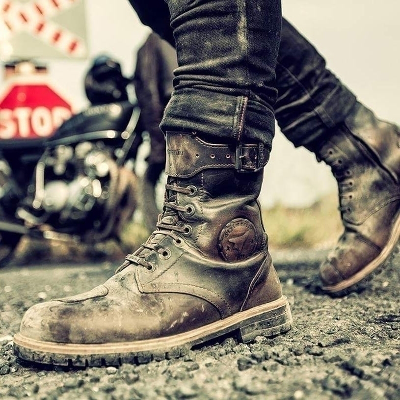 Cafè racers boot in full grain leather with breathable and