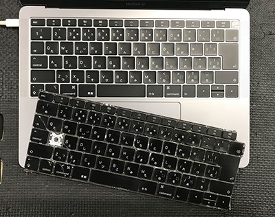 MacBook Air (A1932、2018年) キーボードのキー外れと破損を部品交換で