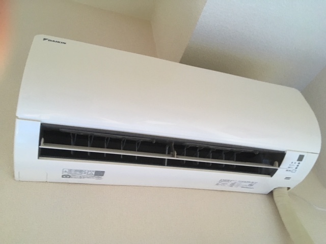 またまた【エアコンの中にティッシュが！】ダイキンエアコンの分解