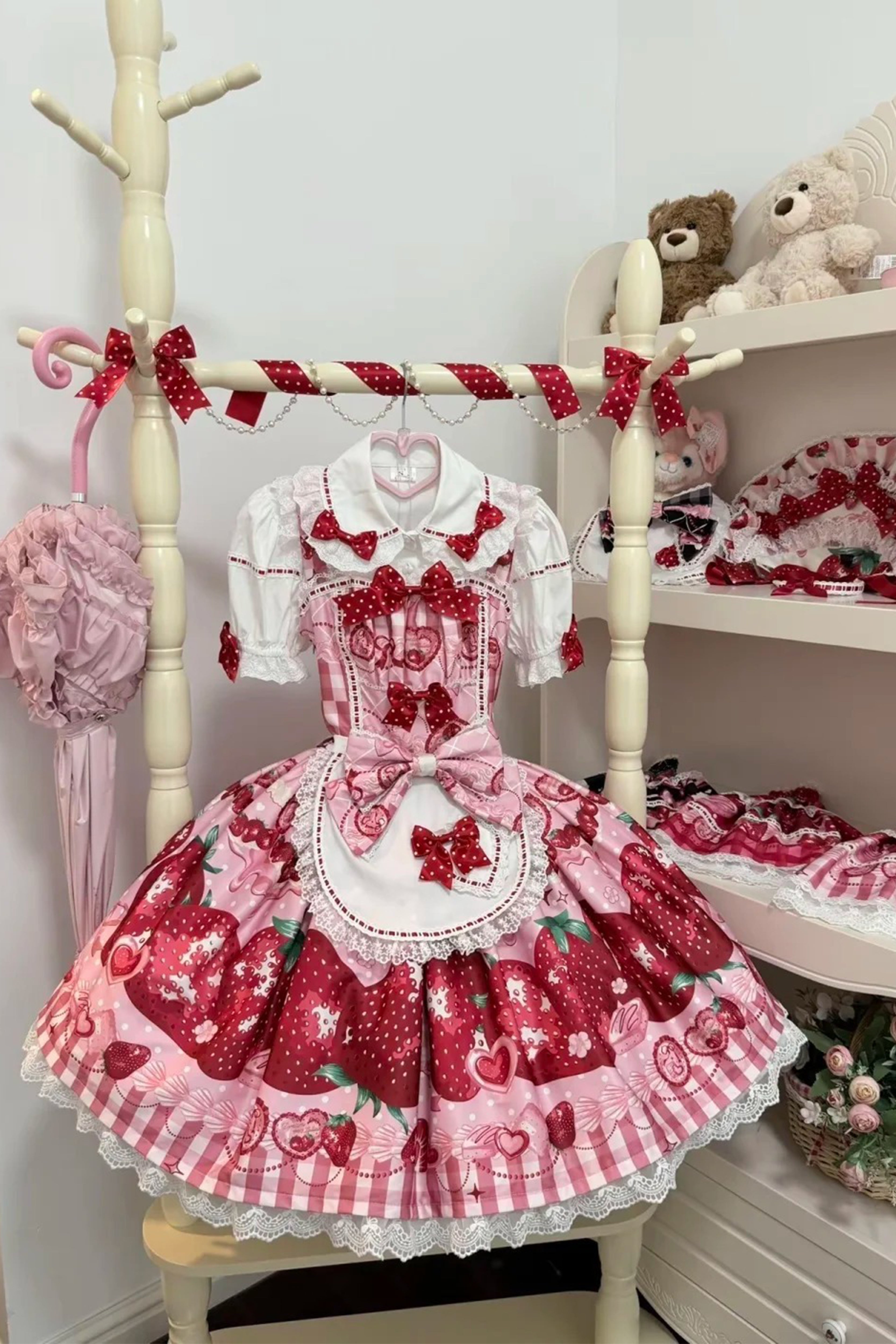 受注予約~3/10】Strawberry Cream ジャンパースカート【Dream Lolita