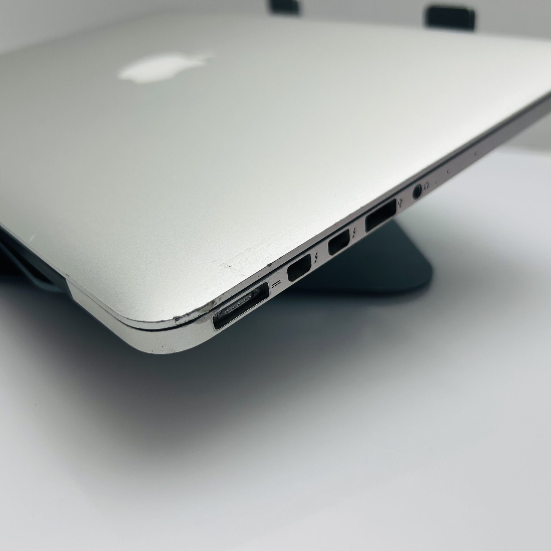Buy Used Apple MacBook Pro 13-Inch “Core i5” 2.7GHz (Early 2015