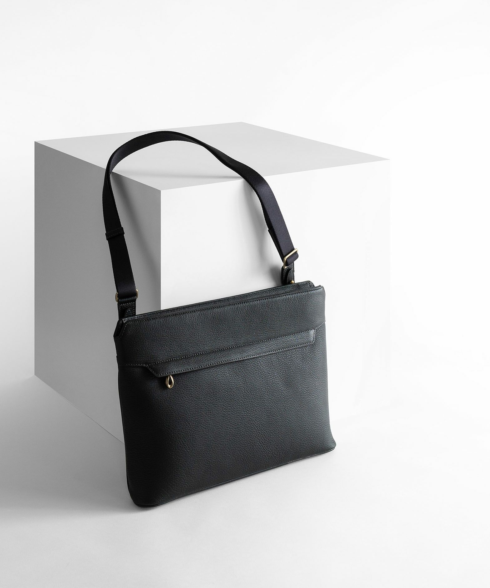 シュリンク ボディバッグ《Liberty》 - British Green - | ETiAM