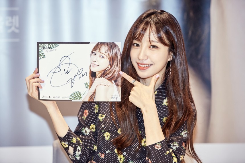 EXIDハニ、ファンサイン会でこんなにきれいでどうするの？ : 「EXID