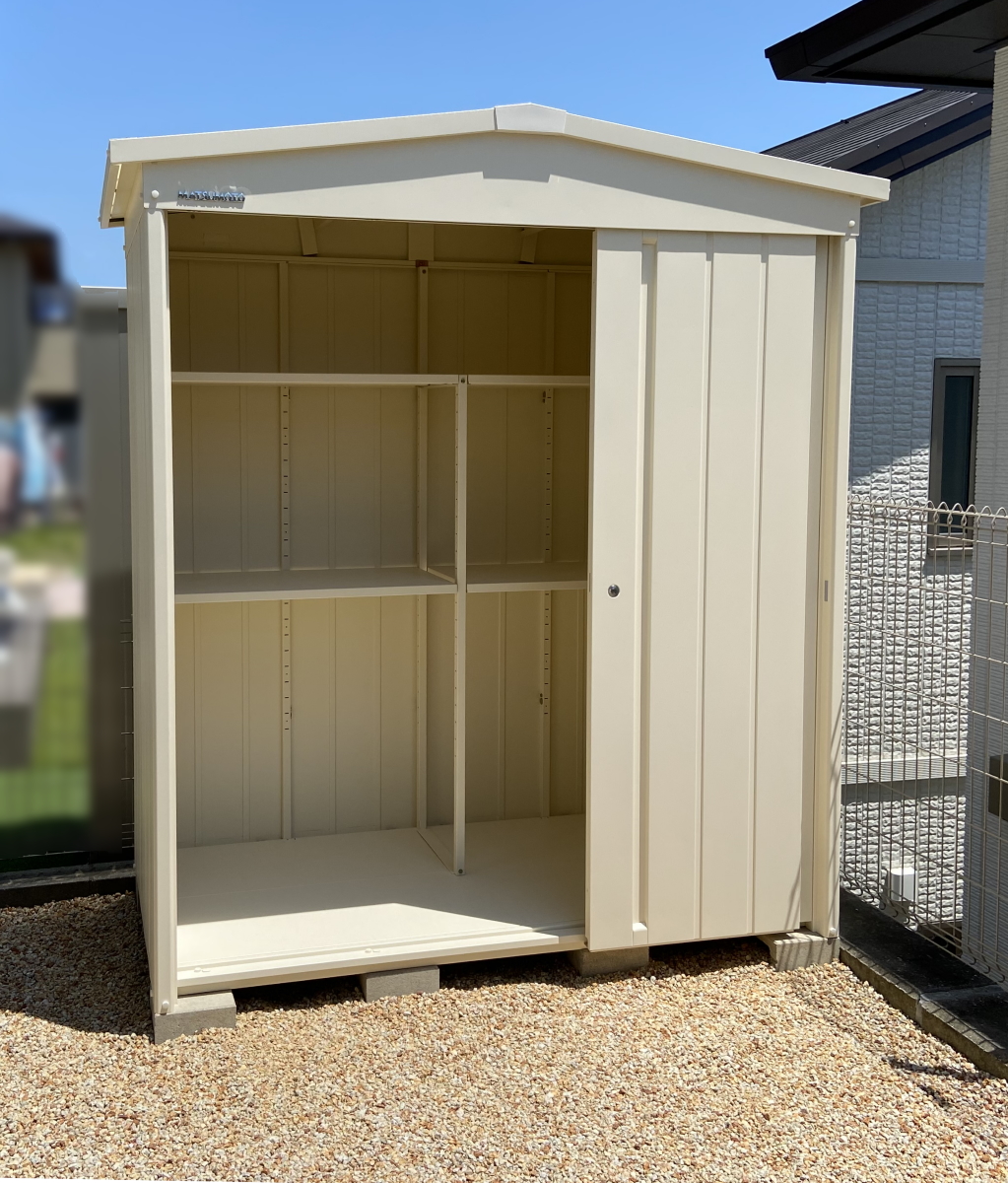 三重県四日市市 O様邸 マツモト物置 MN-1810 GW色 デザイン物置 外構