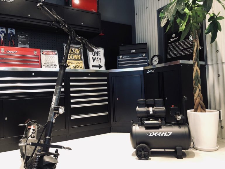 ガレージに最適！価格・機能・デザインに拘ったコンプレッサー