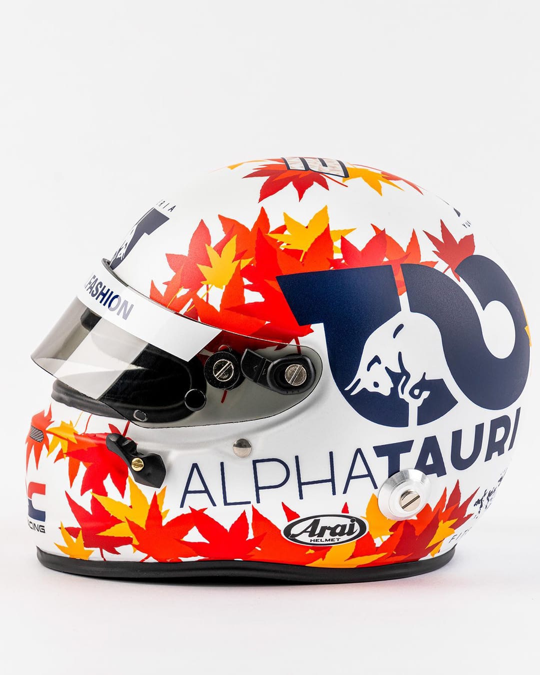 角田裕毅 2023年F1シーズン着用デザインの1/2ミニヘルメットを限定販売