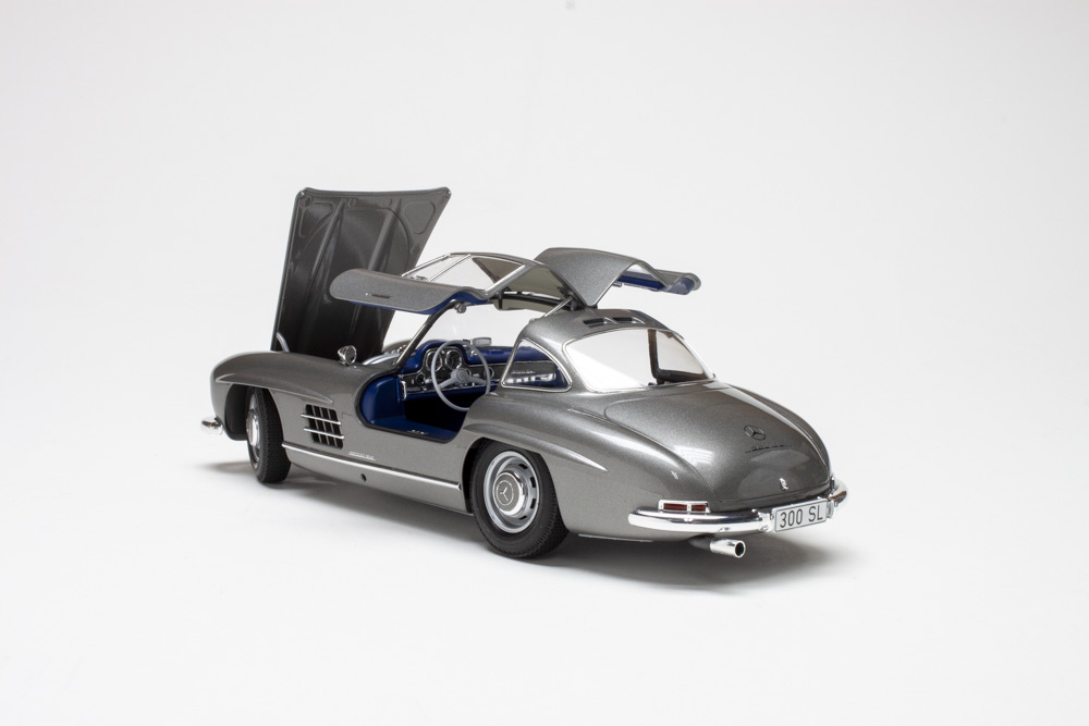 Tamiya 1/24 scale Mercedes-Benz 300SL Full-view plastic model kit