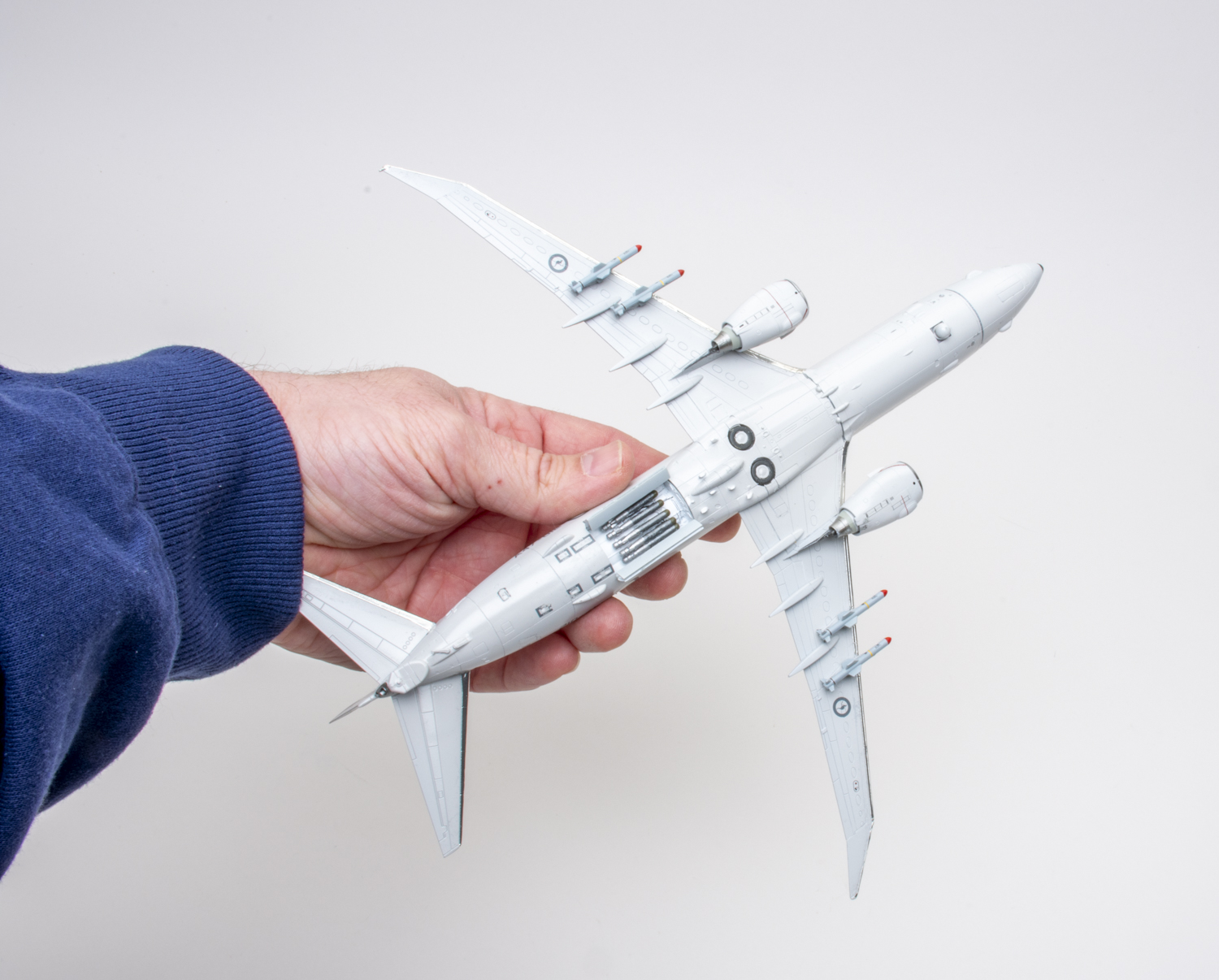 Academy 1/144 scale P-8A Poseidon plastic model kit review