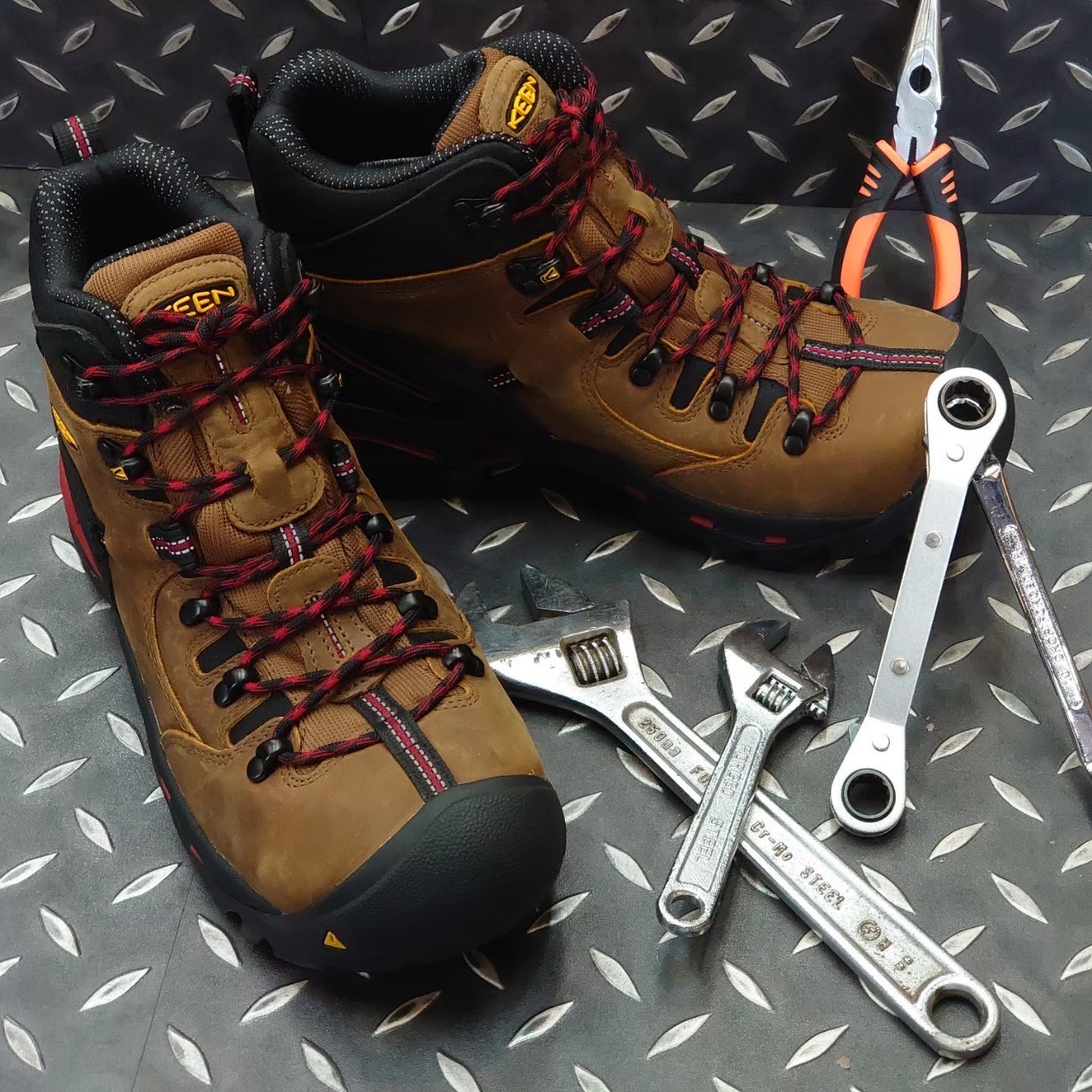 KEEN UTILITY】KEEN(キーン)の安全靴!?作業時だけでなく、日常でも使い