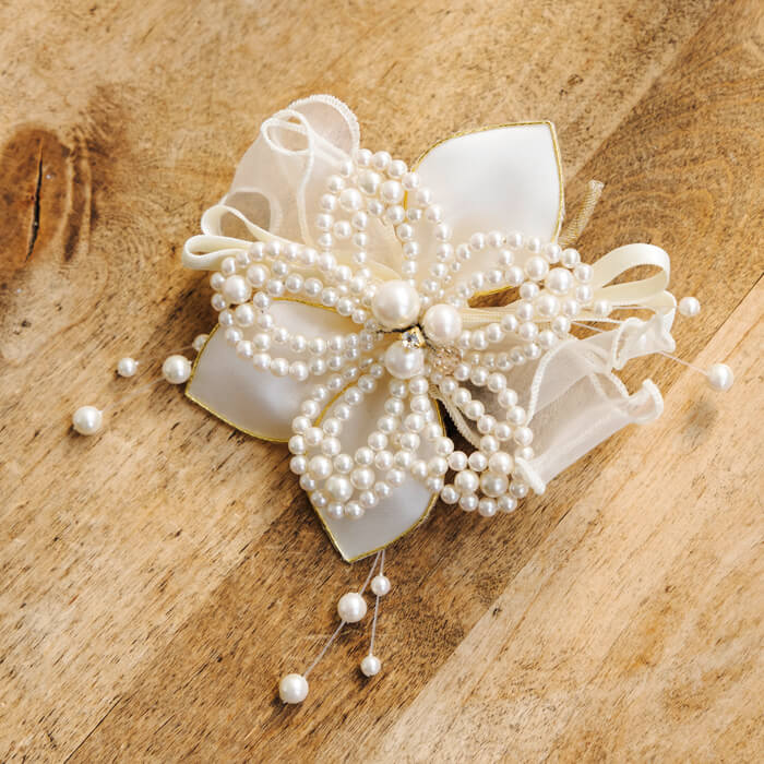 WEB限定】セレモニーに華を、ゆれるパールコサージュ ・オフホワイト