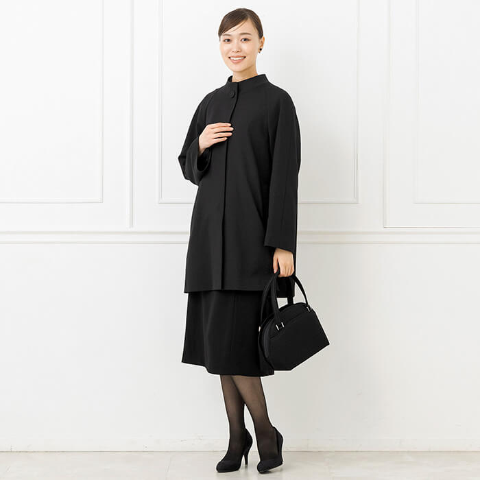 ラグランスリーブのショート丈コート M・ブラック｜東京ソワール