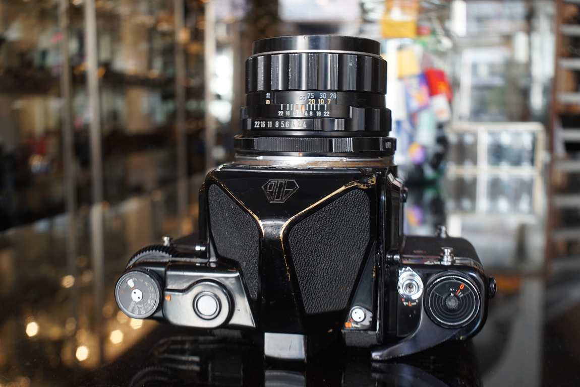Pentax 6x7 MLU + Takumar 105mm F/2.4 lens + TTL prism - Fotohandel
