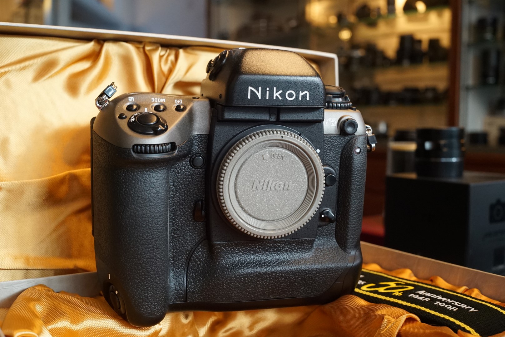 Nikon F5 - Fotohandel Delfshaven / MK Optics