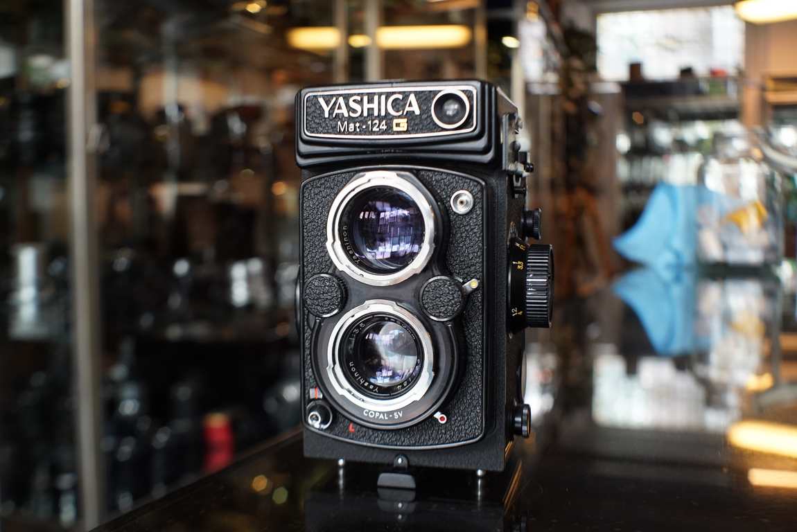 Yashica Mat-124G TLR with 80mm F/3.5 lens - Fotohandel Delfshaven
