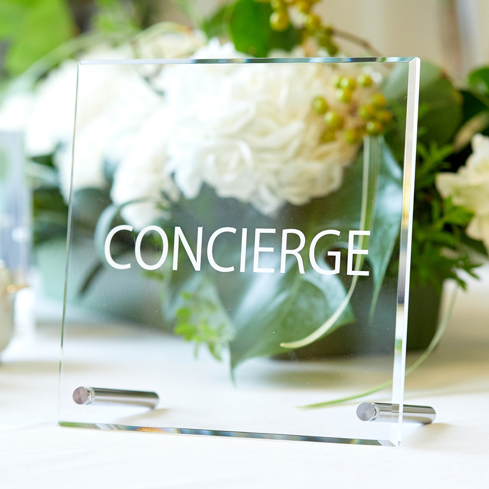 卓上サインプレート アクリル 8ミリ厚 透明 面取 日本製｜ F+Tres