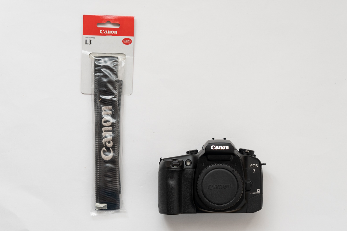 フィルムカメラに同時代Canon純正ネックストラップL3がぴったり！EOS7