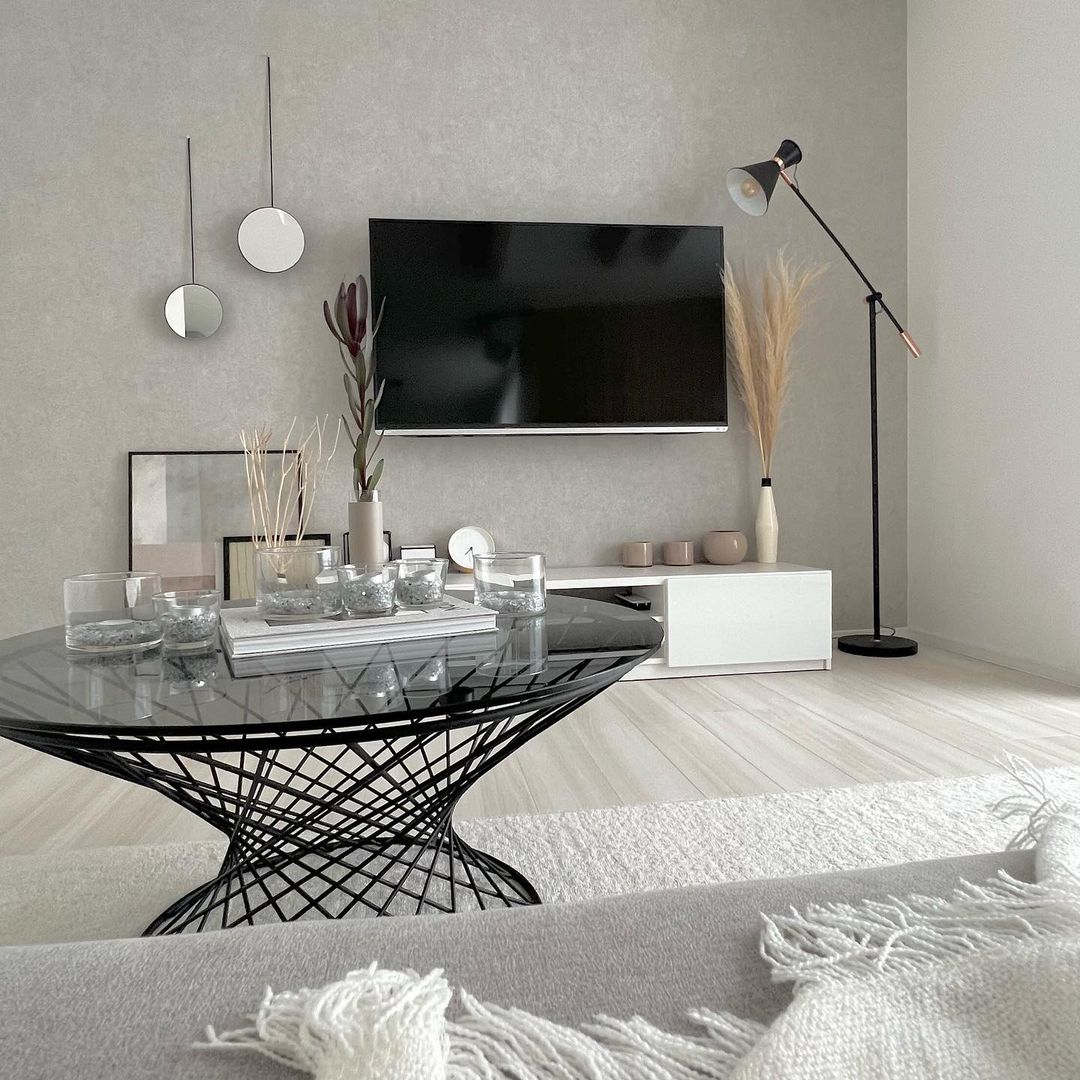 曲線を描く脚部がアクセントになるコーヒーテーブルでシンプルで洗練