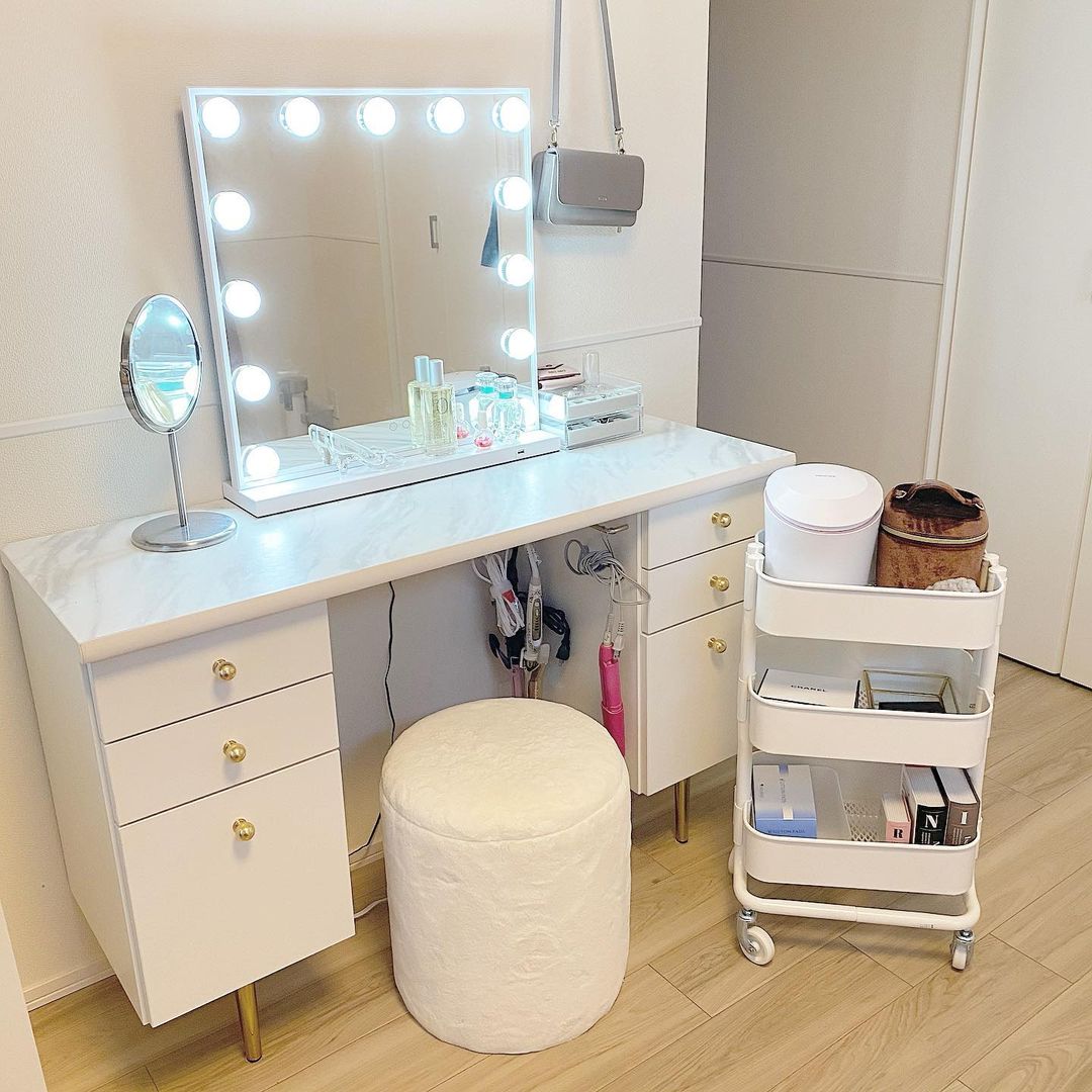 女優気分でメイク時間を楽しめるビッグサイズのハリウッドミラー