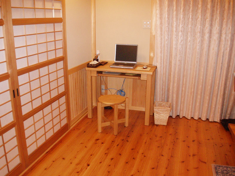 無垢手作り学習机：家具職人が一人で全てを作る本物の福庭家具工房-岐阜県