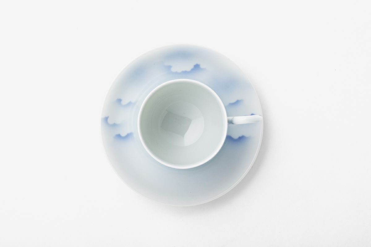 富士山（赤） 高台コーヒー碗皿 | 有田焼 深川製磁｜公式オンラインストア