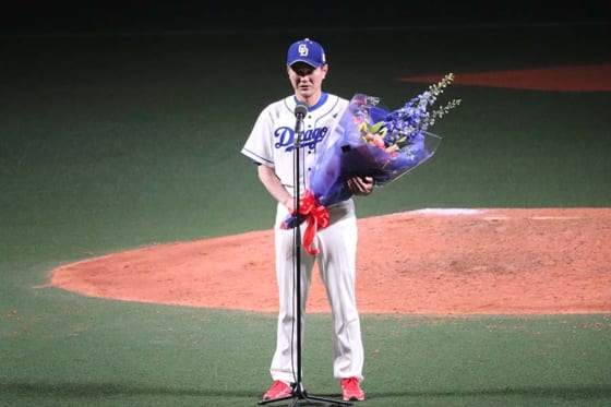 元中日・岩瀬氏が引退セレモニーで涙「マウンドに上がるのは怖い日々で