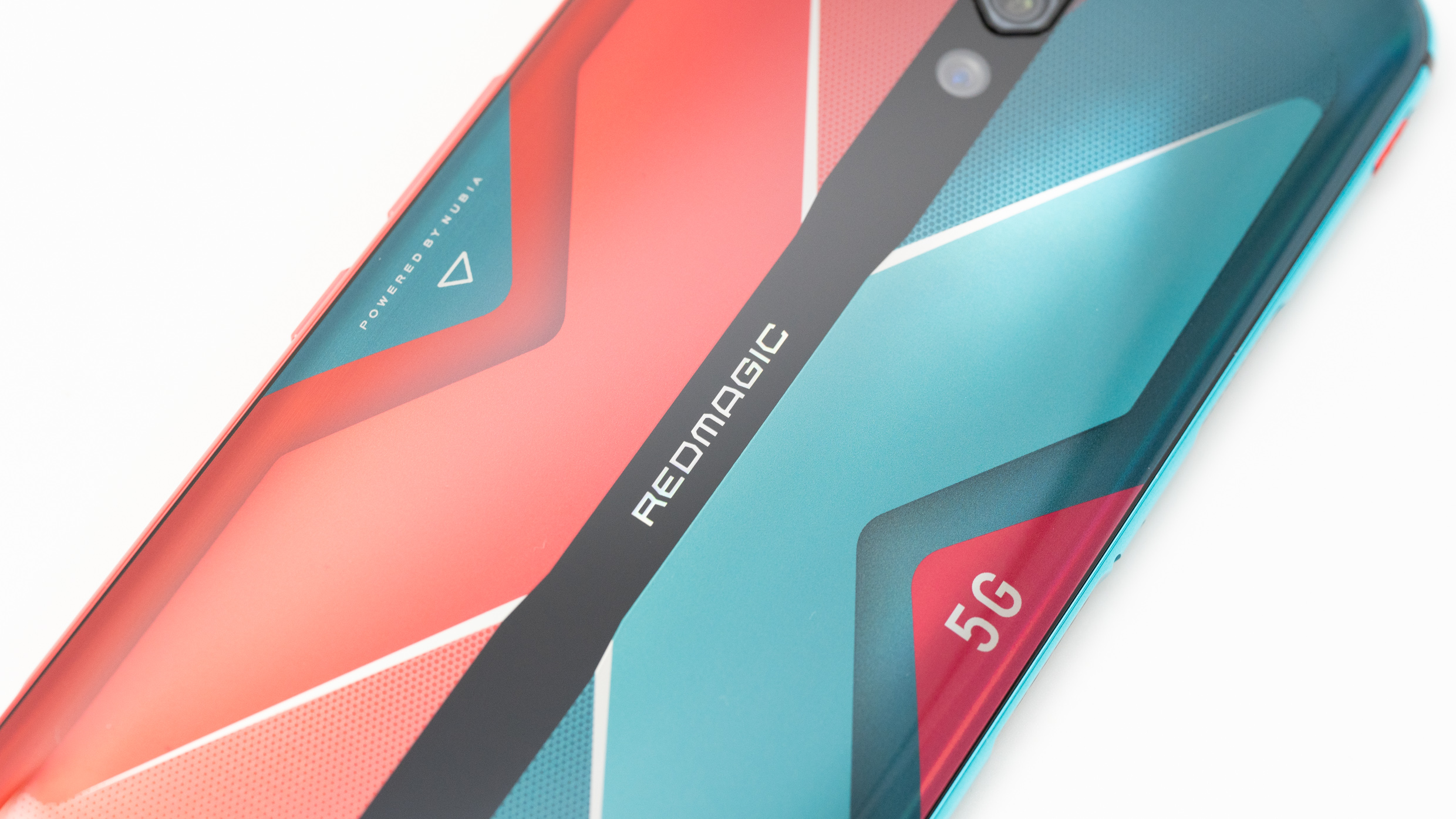 空冷モンスターマシン「RedMagic 5G」レビュー。物理LRトリガー、144Hz