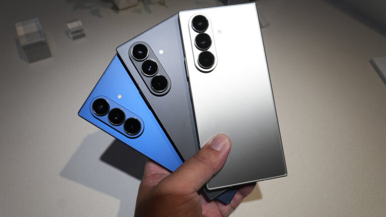 この薄さと軽さが国内でも。Galaxy Z Fold7の実機を触ってきたけど