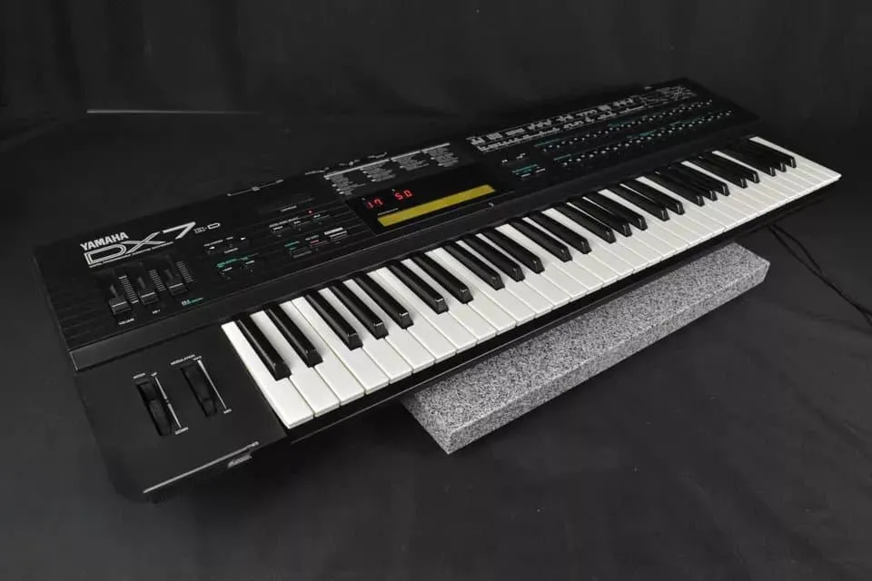 YAMAHA DX7 II-D ヤマハ シンセサイザー - 楽器の買取屋さん｜最短30分