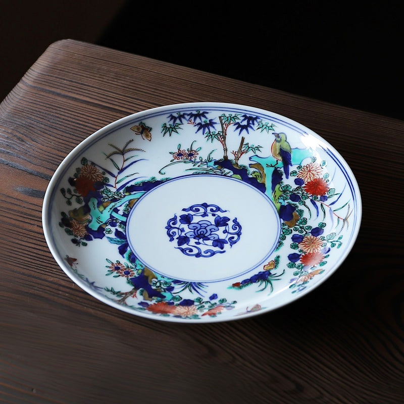 初代三浦竹泉 菁華五彩菊竹蝶鳥図巨皿 [婦人画報2024年10月号掲載品