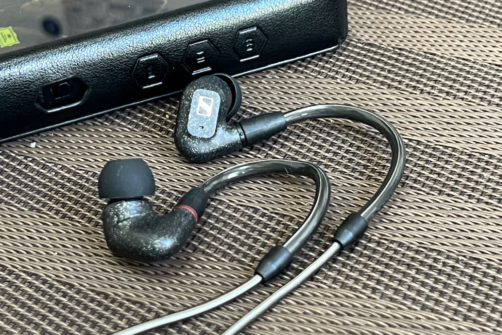 ゼンハイザーIE300レビュー・音楽鑑賞用として評価の高いイヤホンの