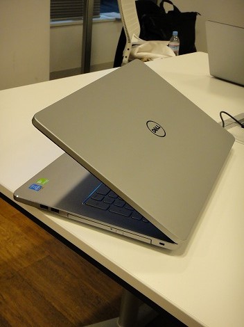 Inspiron 17 7000シリーズレビュー:洗練されたデザインの17インチノート