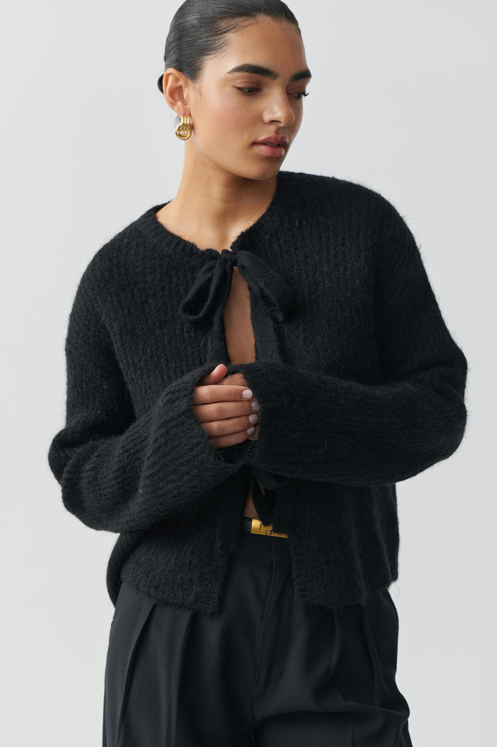 Knitted tie cardigan - Schwarz - Dame - Gina Tricot