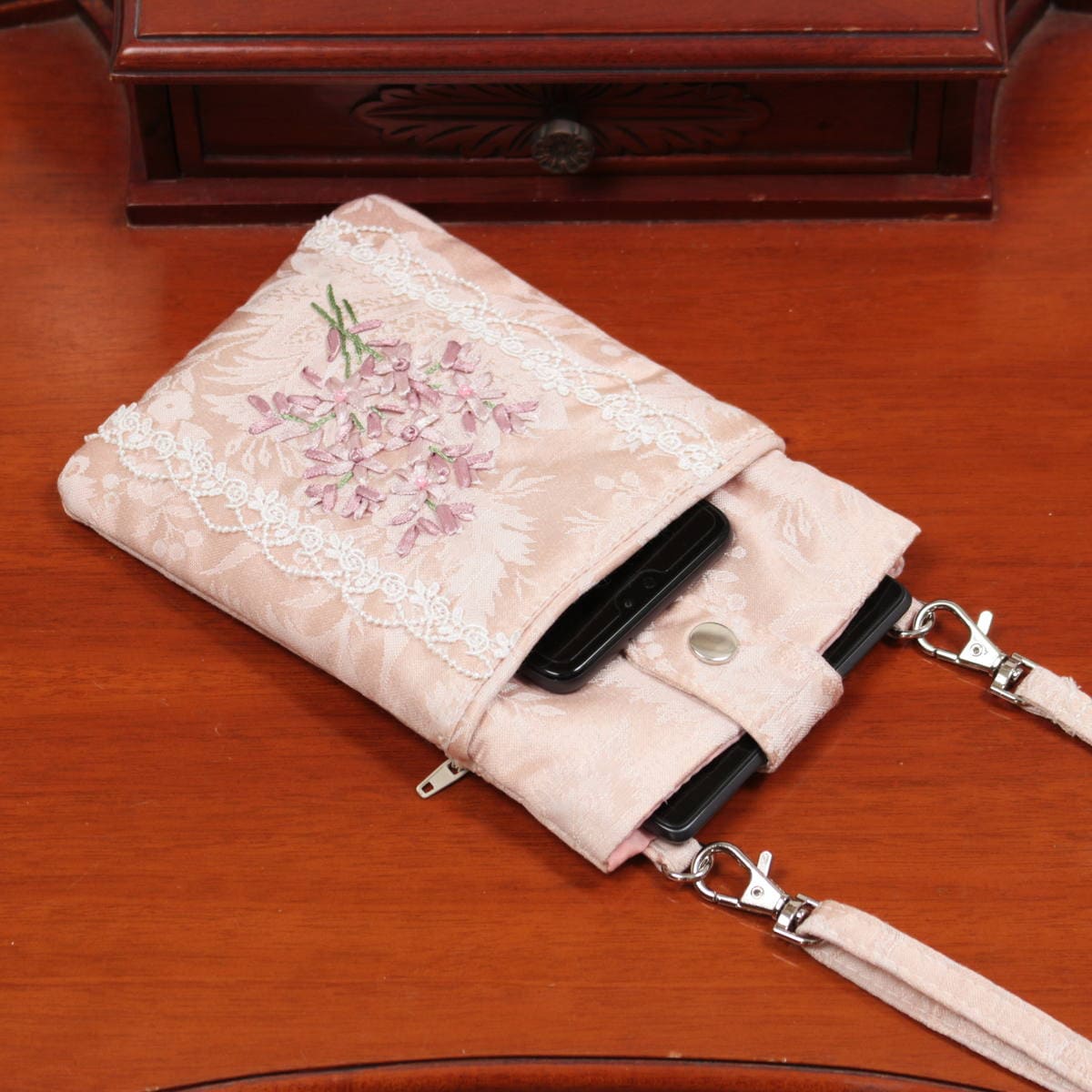 リボン刺繍 スマホポシェット 約19×13cm [Florette]｜インテリアレース