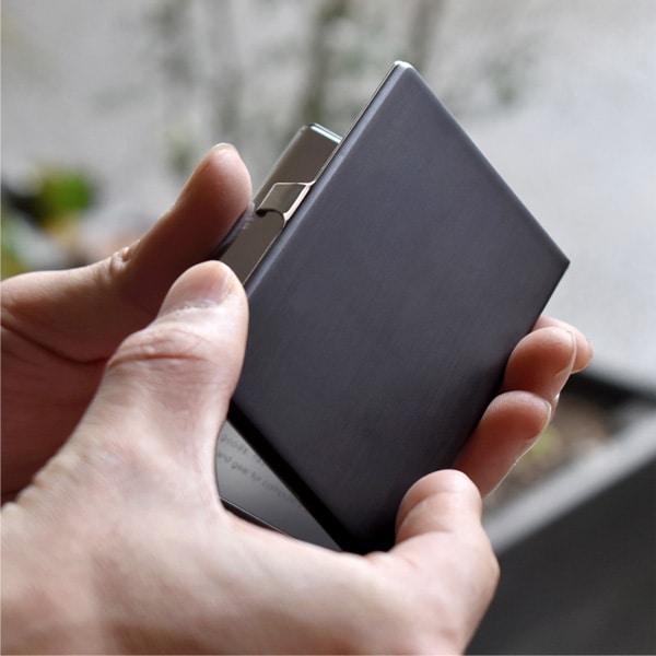 プレミアム】「CARD CASE（黒檀）」重厚感のあるステンレス素材と黒檀