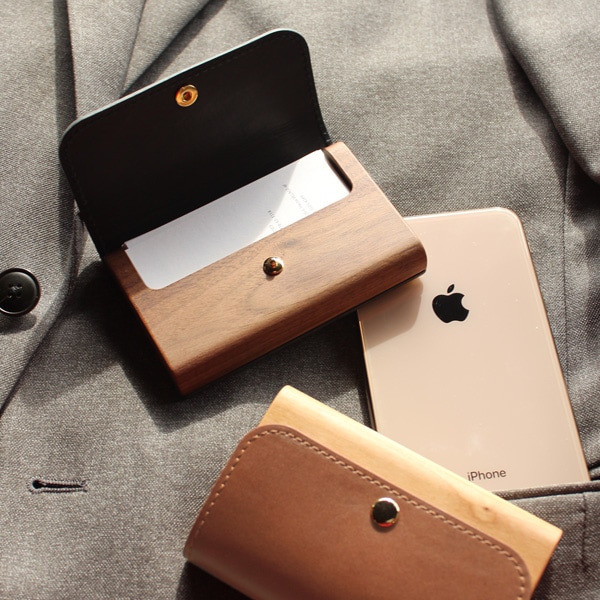 Flap Card Case」使うほどに愛着増す木と革の名刺入れ/北欧風デザイン