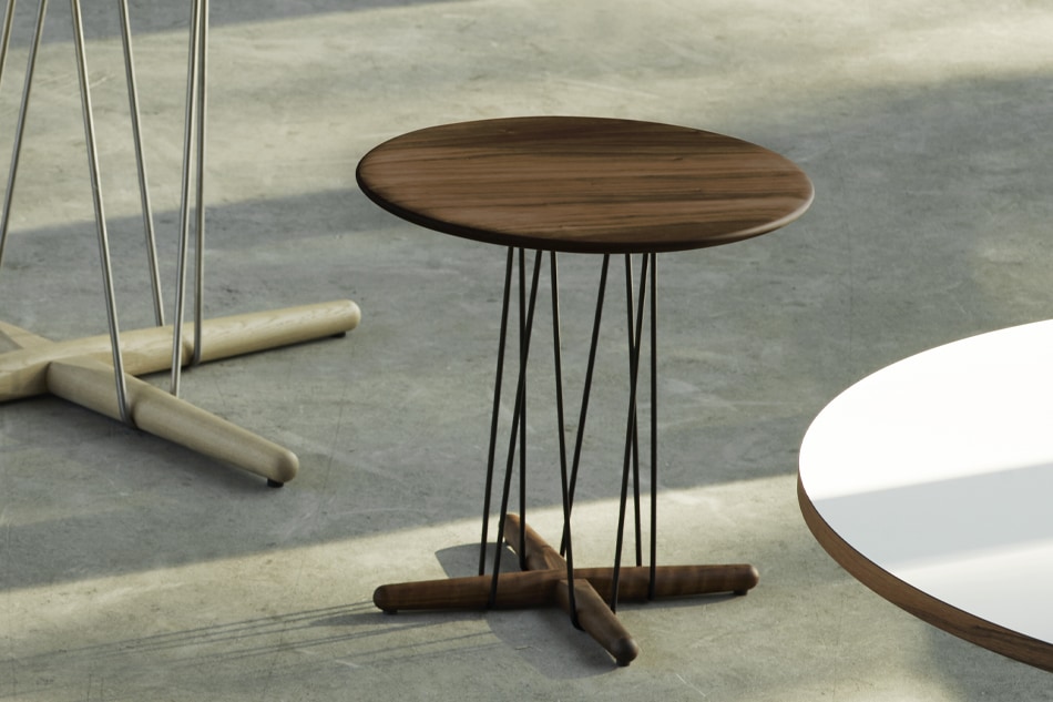 E021 EMBRACE LOUNGE TABLE（エンブレイス ラウンジテーブル）/ Carl