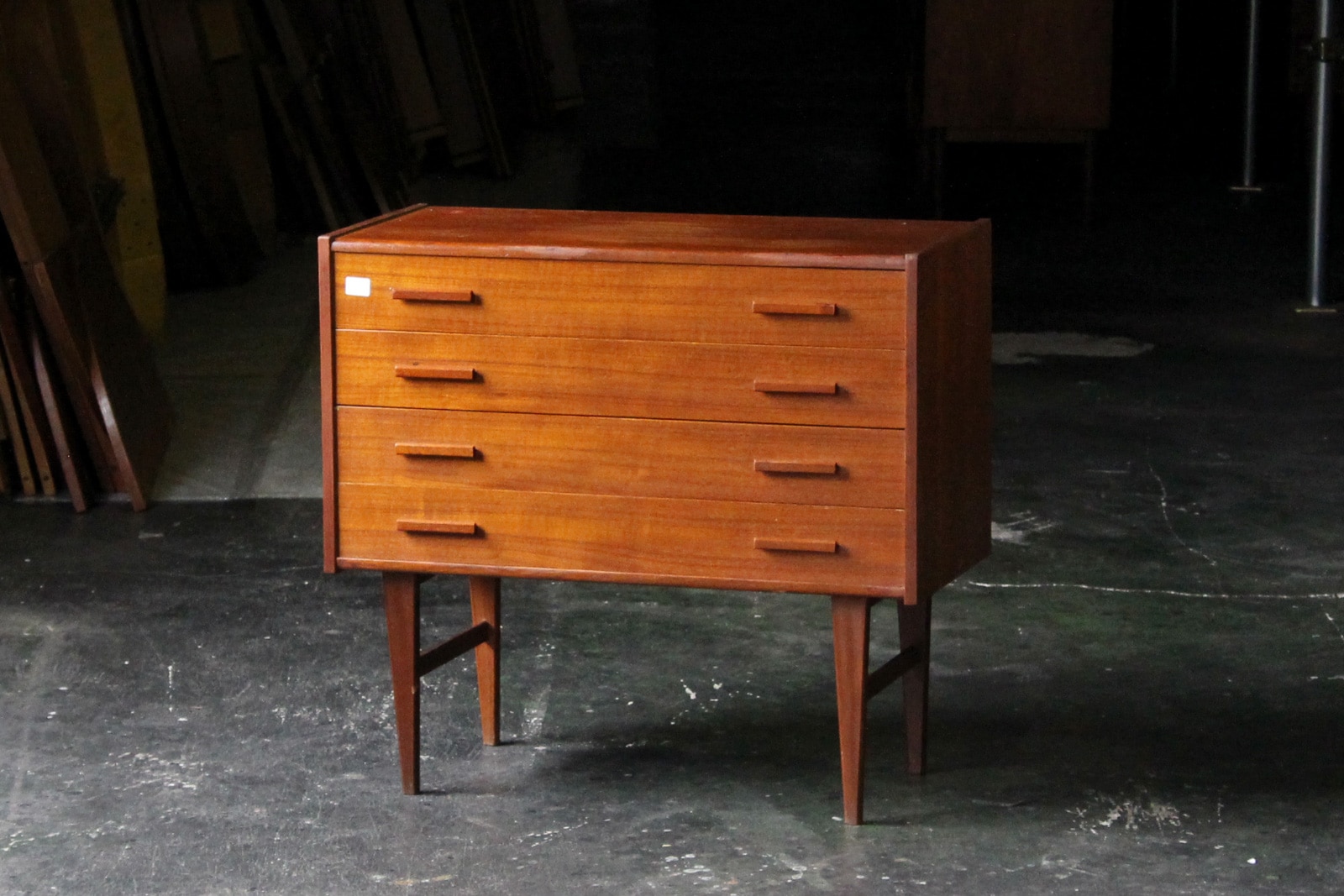 DK19-330 北欧 ミッドセンチュリー家具 4段チェスト 天板低い | リペア