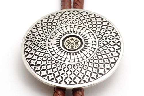 ホピ・ボロタイ ジェイソン・タカラ作 《Man in the Maze /14k