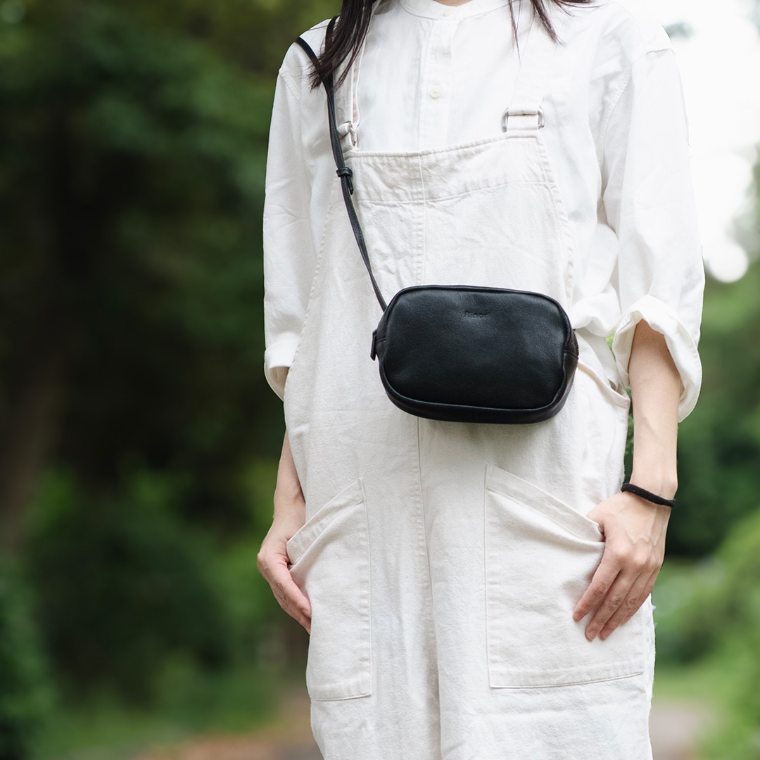 本革 日本製 大人の小さな本革ボディバッグ