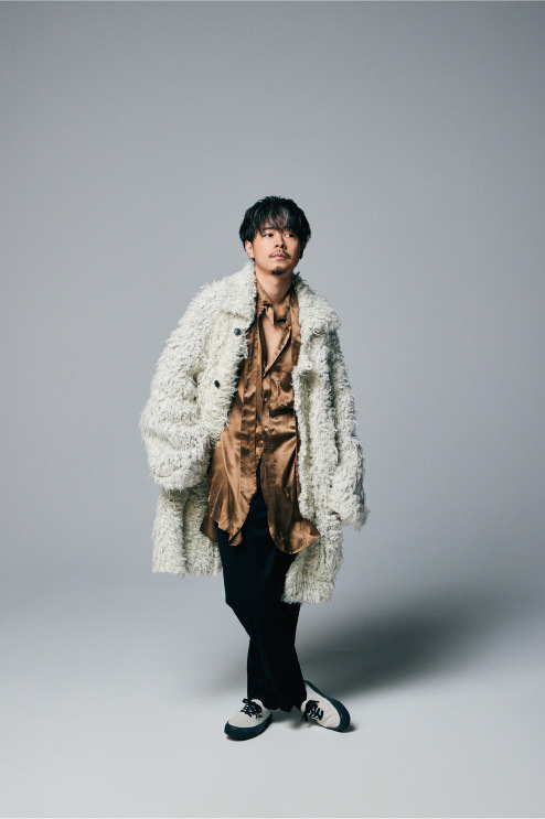 秋冬を華やかに彩る大人のカジュアルコーデ｜メンズライフスタイルWEB