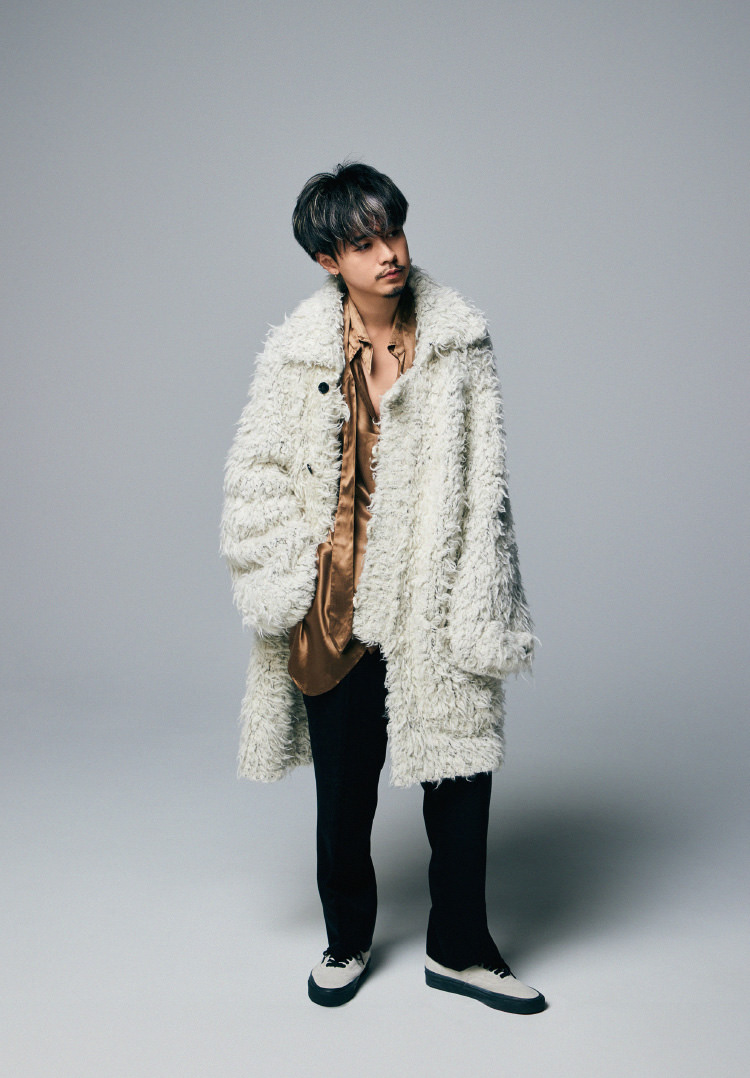 秋冬を華やかに彩る大人のカジュアルコーデ｜メンズライフスタイルWEB