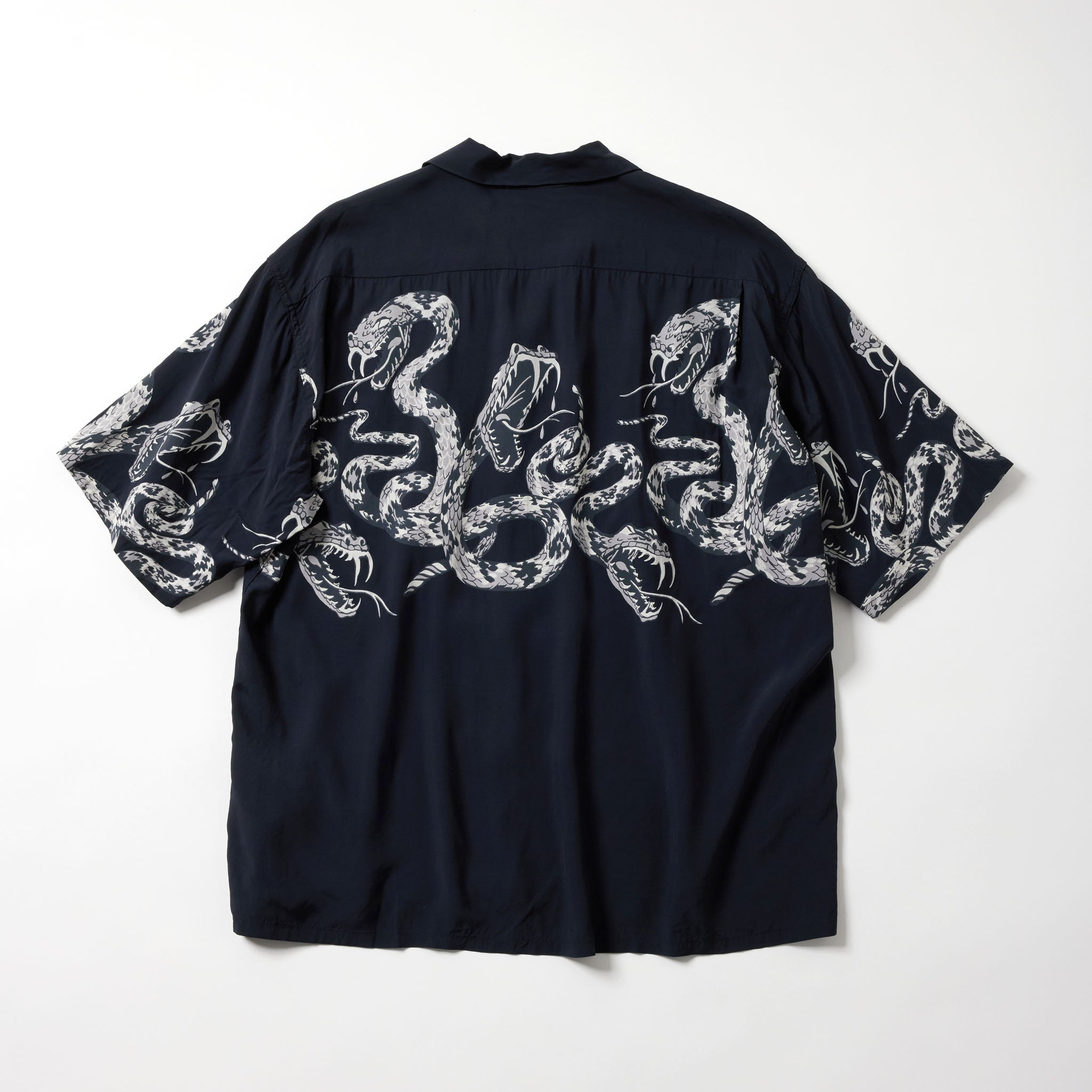 GL39440 / “MONOTONE RATTLE SNAKE” OPEN SHIRT – gold