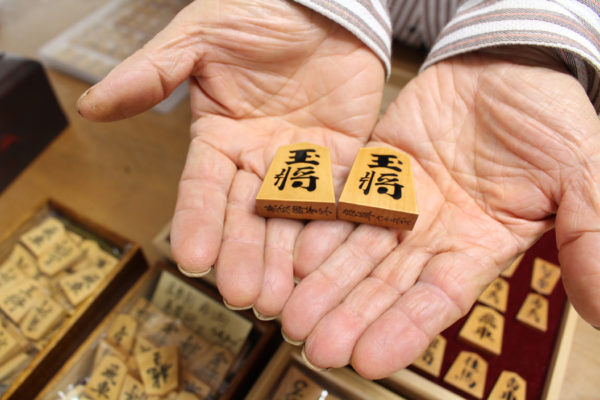将棋駒の現代作家・熊澤良尊先生の工房へ【2】