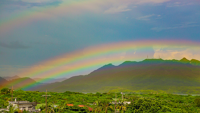 8つの虹を見たことがありますか？ 5万人が驚いた『奇跡の空』が