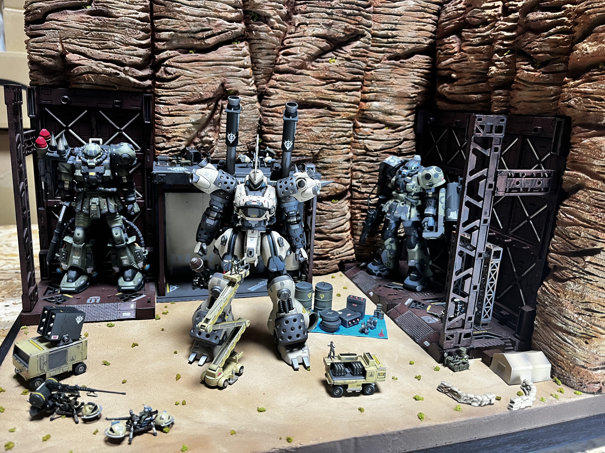 砂漠の前線基地〜KÄMPFER〜｜DBさんのガンプラ作品｜GUNSTA（ガンスタ）