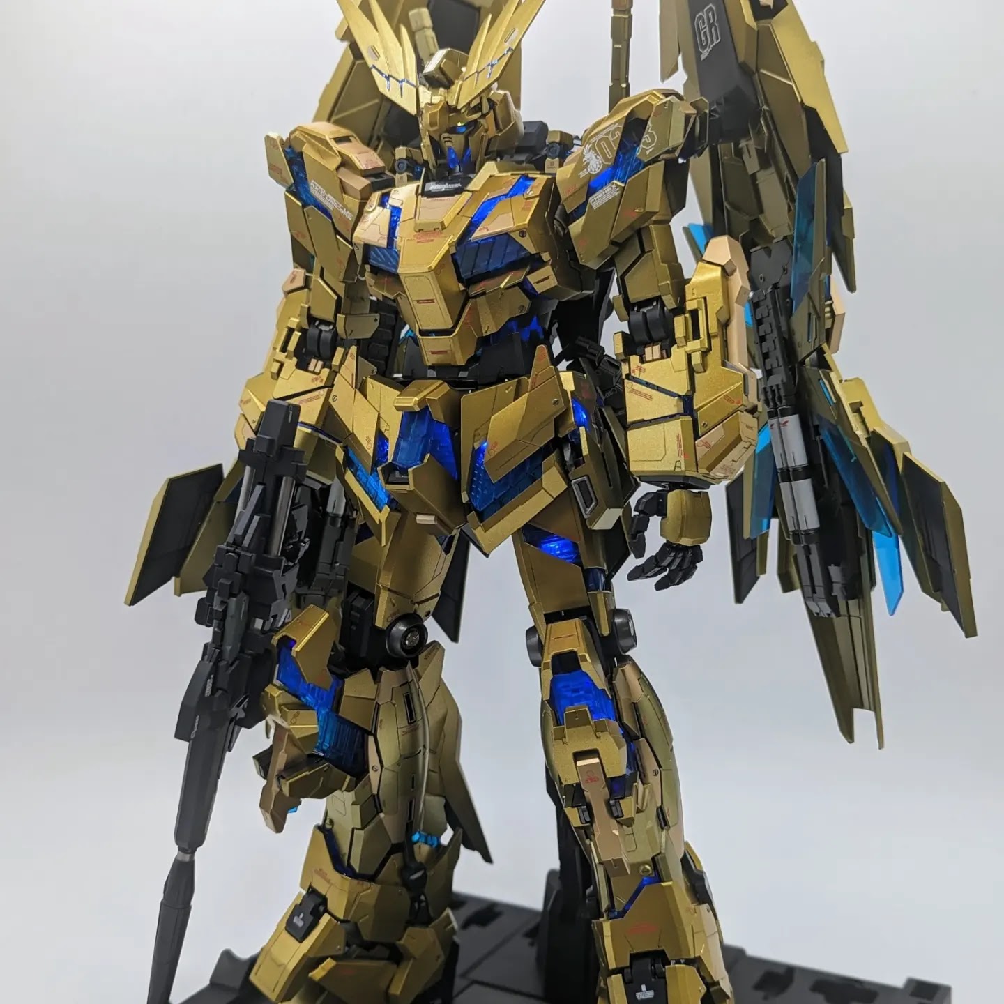 PGユニコーンガンダムフェネクスメッキ剥がし全塗装｜kenshira0123さん